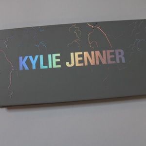 Kylie Cosmetics - Eye of the Storm Palette